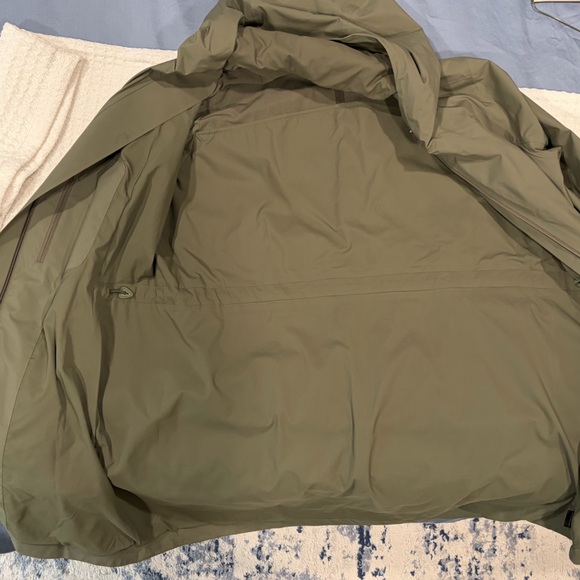 Lululemon Women’s Rain Rebel Jacket Size 12 - Picture 5 of 8